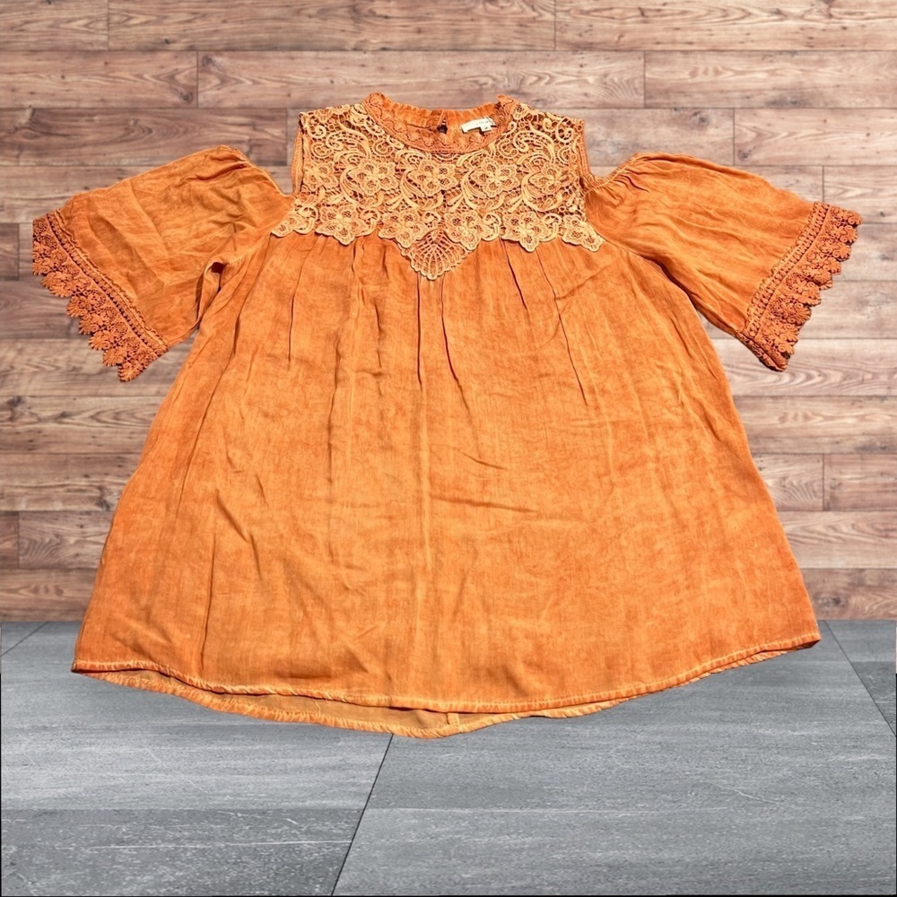 Andree by Unit Lace Trim Cold Shoulder Blouse Top Size Large Orange Tie Dye Look